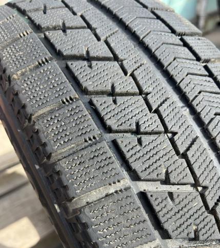 Bridgestone Blizzak VRX 215/65 R16