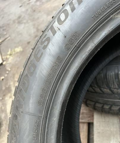 Bridgestone Blizzak LM-001 225/50 R18