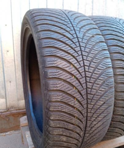 Goodyear Vector 4Seasons 225/45 R17