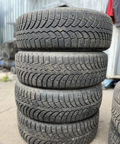 Bridgestone Blizzak Spike-01 235/65 R17