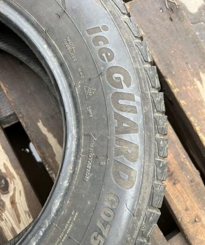 Yokohama Ice Guard G075 215/70 R16