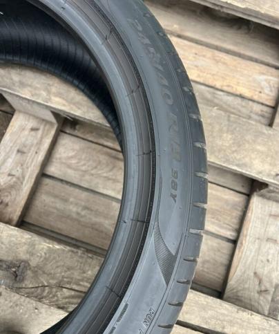 Pirelli P Zero PZ4 245/40 R19