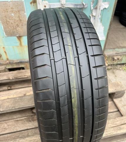 Pirelli P Zero PZ4 245/40 R19