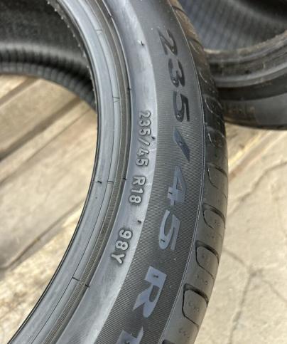 Pirelli Cinturato P7 235/45 R18