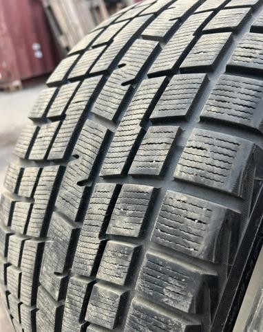 Yokohama Ice Guard IG30 235/45 R17