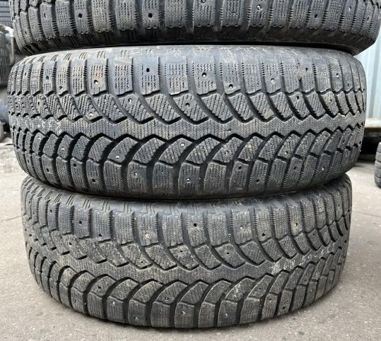 Bridgestone Blizzak Spike-01 235/65 R17