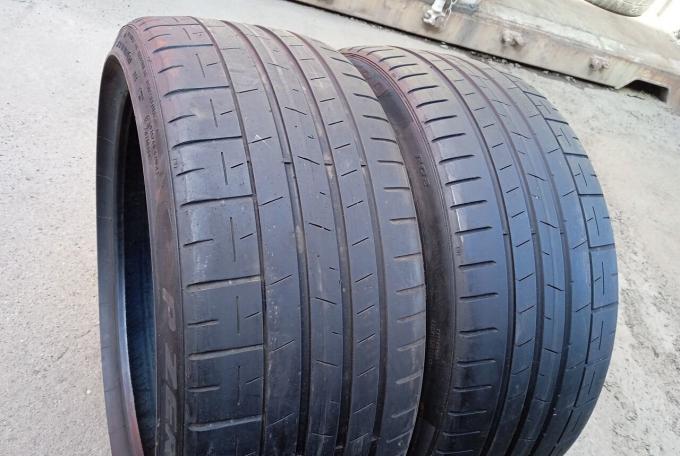 Pirelli P Zero PZ4 235/35 R19