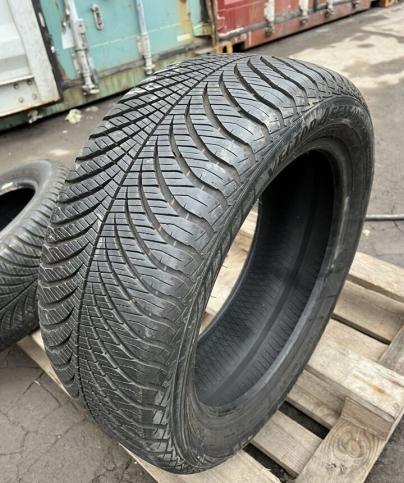 Goodyear Vector 4Seasons Gen-2 215/50 R17