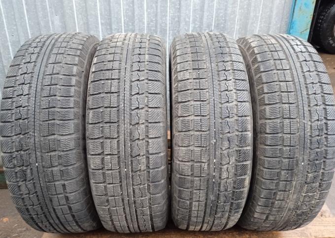 Toyo Winter Tranpath MK4a 215/70 R16