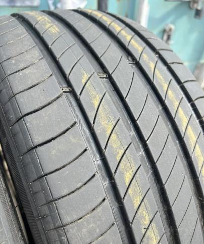 Michelin Primacy 4 245/45 R17