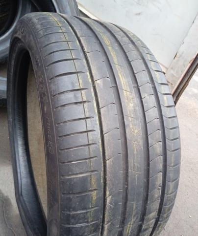 Pirelli P Zero PZ4 275/35 R21