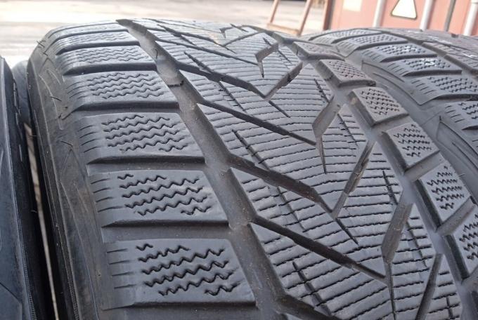 Vredestein Wintrac Xtreme S 235/45 R19