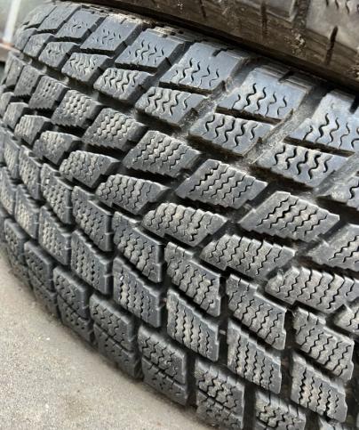 Toyo Winter Tranpath SU-4 235/60 R16