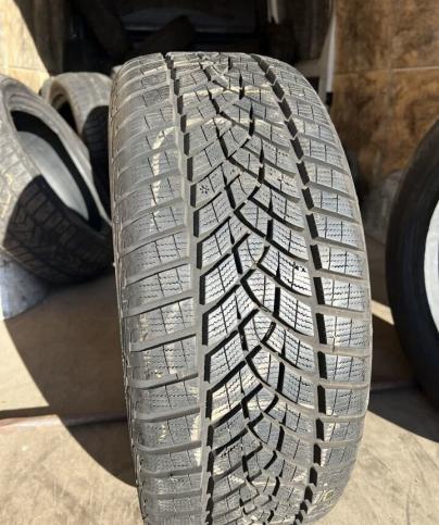 Goodyear UltraGrip Performance Gen-1 215/50 R17