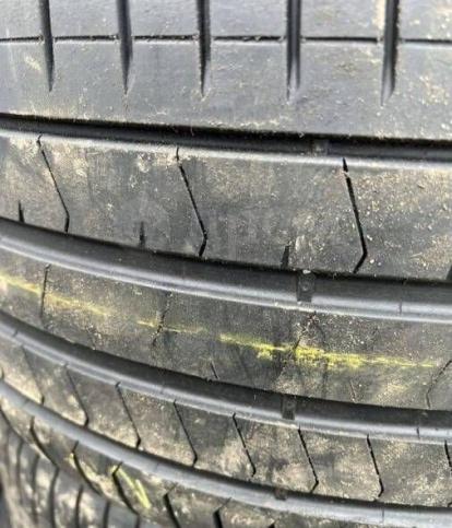 Pirelli P Zero PZ4 275/30 R21