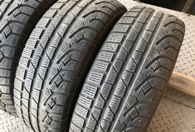 Pirelli Winter Sottozero 210 Serie II 235/50 R19