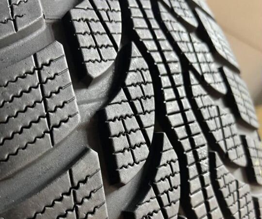 Bridgestone Blizzak LM-32 215/60 R16