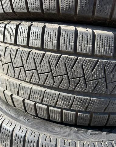 Pirelli Ice Asimmetrico 215/60 R16