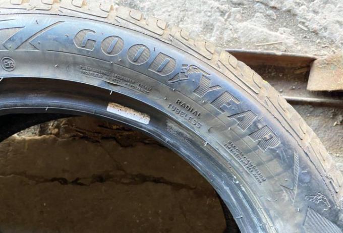 Goodyear UltraGrip Performance Gen-1 215/50 R17