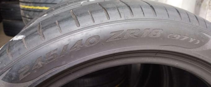 Pirelli P Zero PZ4 245/40 R18