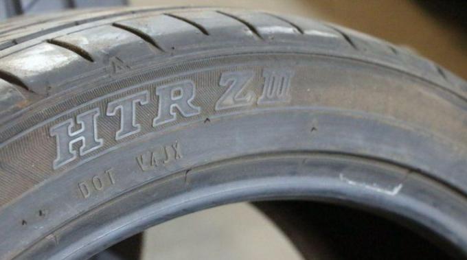 Sumitomo HTR Z III 245/40 R20