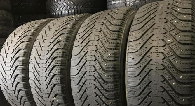 Goodyear UltraGrip 500 215/70 R16