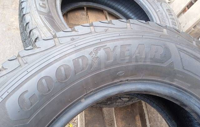 Goodyear UltraGrip Cargo 235/65 R16C