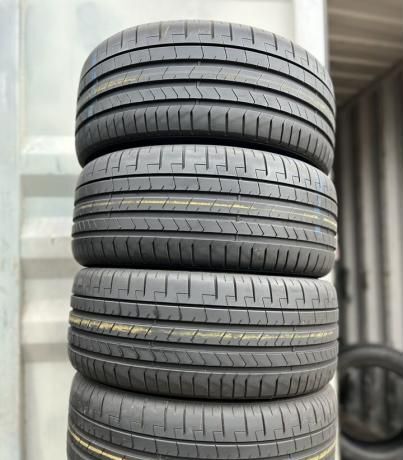 Pirelli P Zero PZ4 235/50 R19