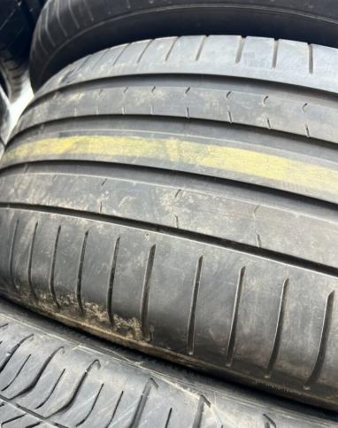 Pirelli P Zero PZ4 245/40 R19