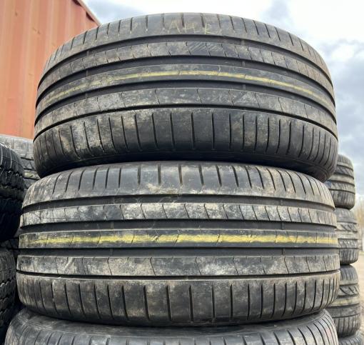 Pirelli P Zero PZ4 275/40 R21 и 315/35 R21