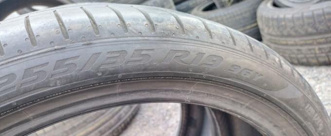 Pirelli P Zero PZ4 255/35 R19 Y