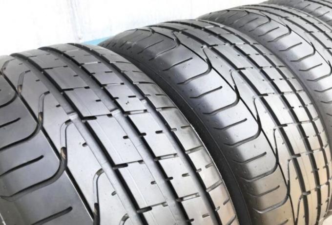 Pirelli P Zero 275/40 R19