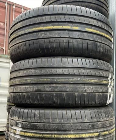 Pirelli P Zero PZ4 225/50 R18