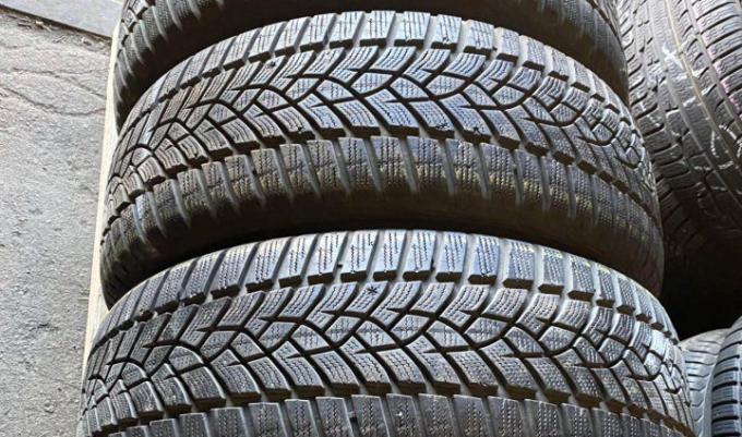 Goodyear UltraGrip Performance Gen-1 215/50 R17