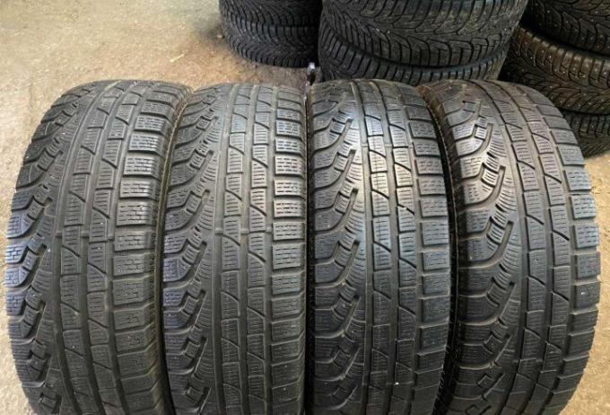 Pirelli Winter Sottozero II 235/45 R18