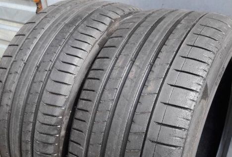 Pirelli P Zero PZ4 245/30 R20