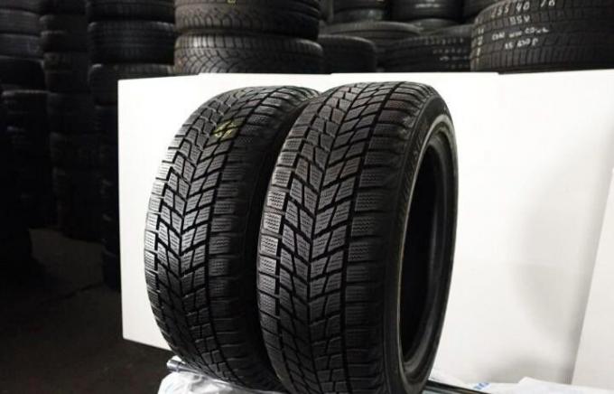 Bridgestone Blizzak LM-22 255/55 R18