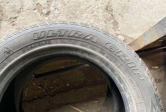 Goodyear Eagle Ultra Grip GW-3 205/50 R17