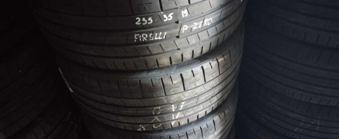 Pirelli P Zero PZ4 235/35 R19