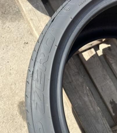 Pirelli P Zero 275/35 R21