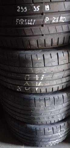 Pirelli P Zero PZ4 235/35 R19