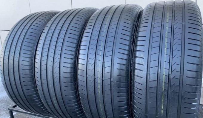 Bridgestone Alenza 001 285/45 R22