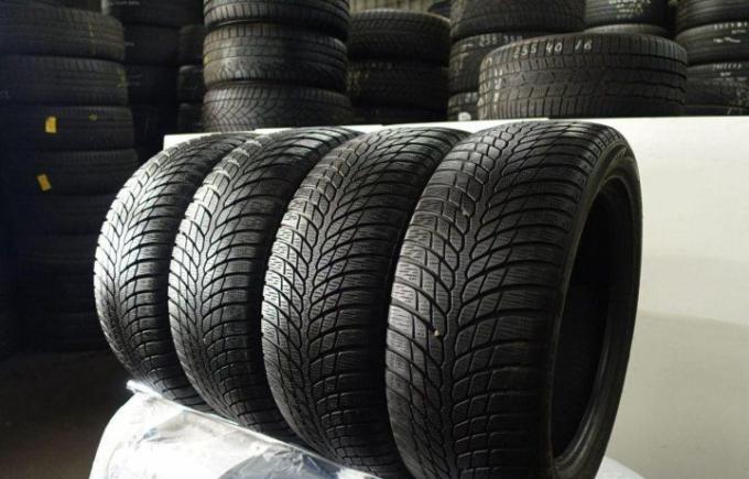 Bridgestone Blizzak LM-005 215/55 R17