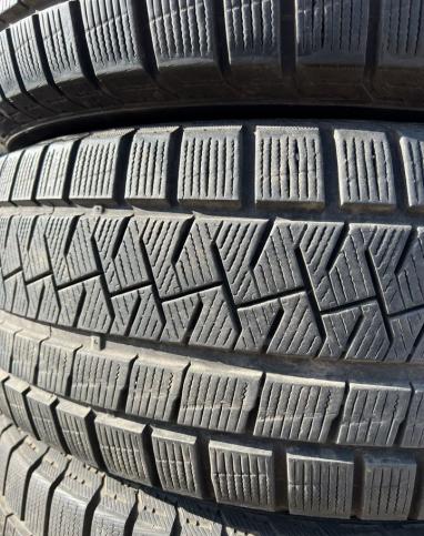 Pirelli Ice Asimmetrico 215/60 R16