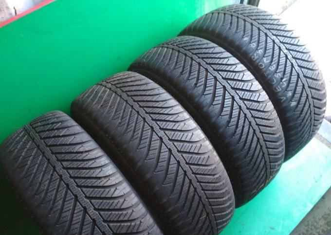 Goodyear Vector 4Seasons 235/55 R17