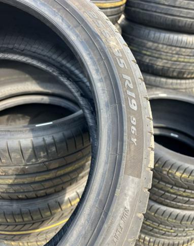 Pirelli P Zero PZ4 255/35 R19