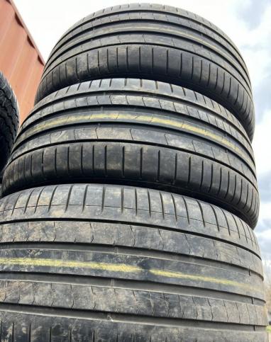 Pirelli P Zero PZ4 275/40 R21 и 315/35 R21