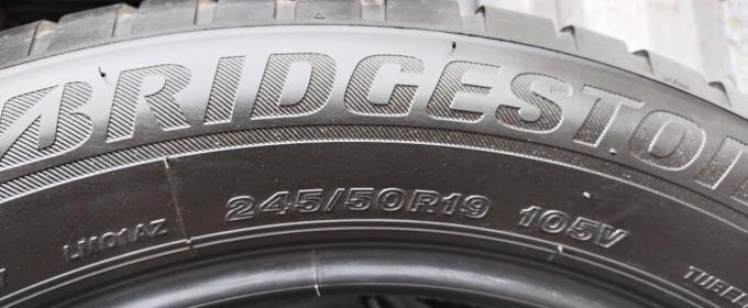 Bridgestone Blizzak LM-001 245/50 R19