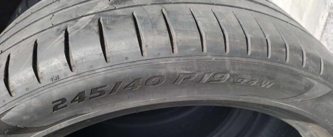 Pirelli P Zero PZ4 245/40 R19 94W