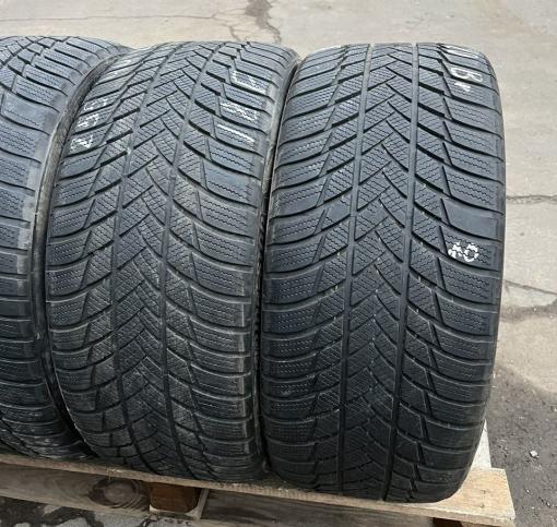 Bridgestone Blizzak LM-001 255/40 R20